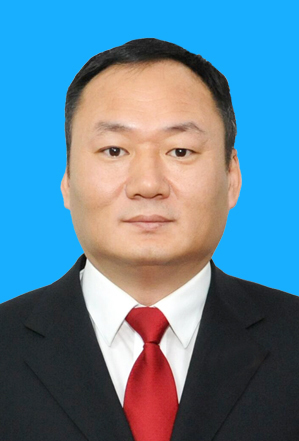 年8月参加工作,黑龙江大学法律专业在职硕士毕业,现任鸡西市委常委,市